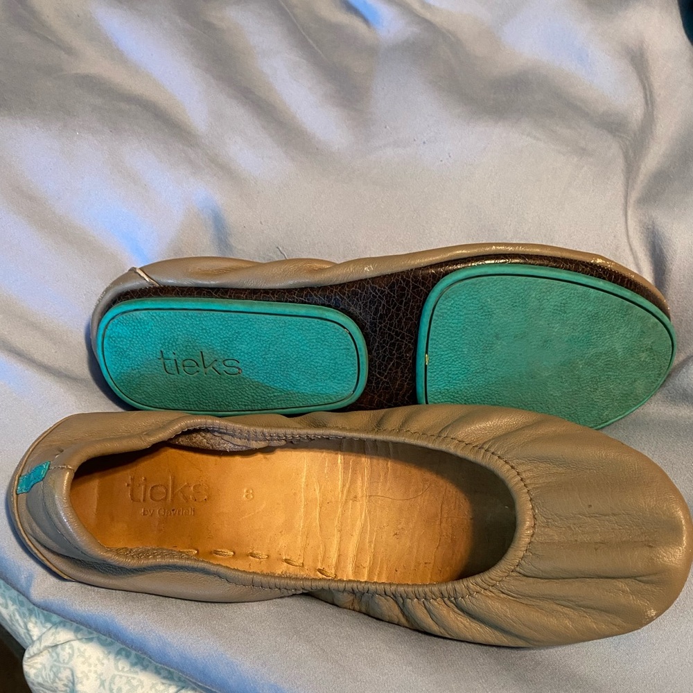 Tieks flats